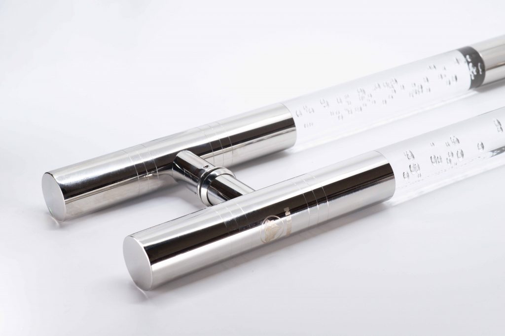 Tay nắm cửa kính phòng khách